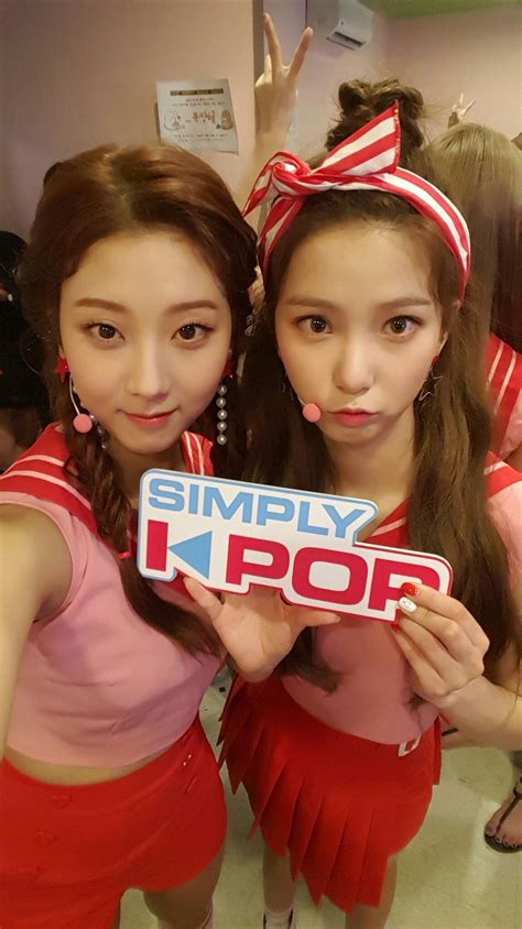 Simone biles is mental health #goals CLC Seungyeon & Yujin @ Simply KPOP | 태국, 손