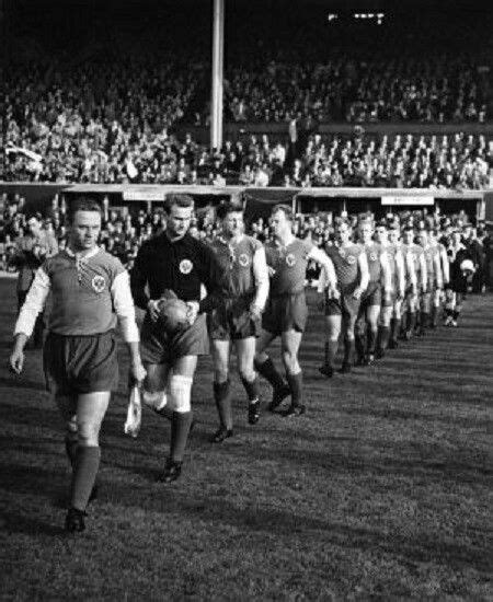 Queen's park, najstarszy klub w szkockiej piłce nożnej, grał w hali o nazwie hampden park od października. Real Madrid 7 E. Frankfurt 3 in May 1960 at Hampden Park ...