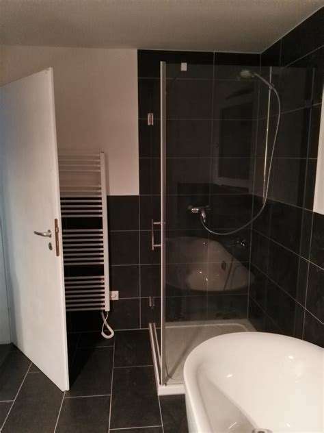 Badewanne mit gefliesten ablagen begehbare dusche große dafür eignet sich ein kronleuchter mit originellem design perfekt maren als beispiel für design geflieste. Bäder Renovierungen Fliesenleger Mannheim: Bad mit neuer ...