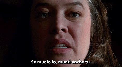 Per l'interpretazione della psicopatica annie wilkes, kathy bates ha vinto sia l'oscar, sia il golden globe, ed è stata inserita. Misery | Giffetteria