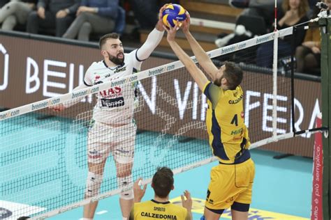 Trento, 27 marzo 2021 l'unitrento volley chiude la regular season, battendo in tre set l'avs mosca bruno bolzano. PALLAVOLO. TRENTINO VOLLEY SUL VELLUTO CON VERONA - Radio NBC Rete Regione