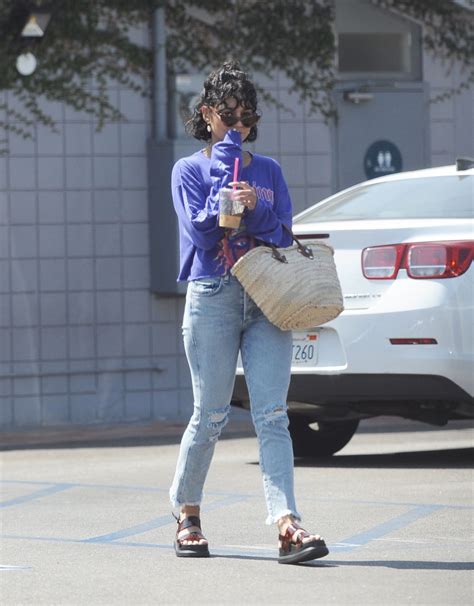 While chasing it, jim picked up a rock to throw at it & discovered some promising looking ore. VANESSA HUDGENS and Austin Butler Out for Breakfast in ...