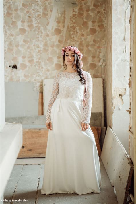 Maybe you would like to learn more about one of these? zweiteiliges Brautkleid mit Spitzentop SINA - elementar I ...