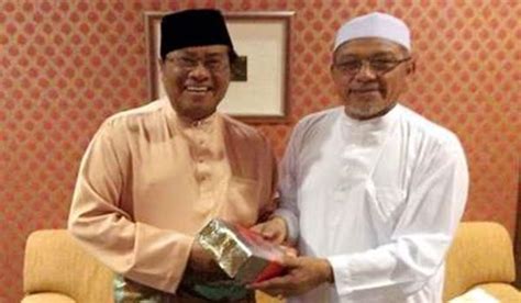 Persoalan ekonomi adalah merupakan komponen penting dalam sistem hidup islam. Krisis MB Selangor: PAS Pelawa Abdul Khalid Keahlian Parti ...