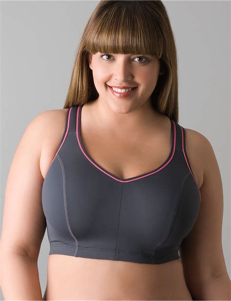 5 Must Have Plus Size Workout Clothes - curvyoutfits.com
