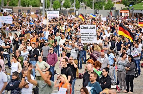 Das bahnprojekt stuttgart 21 ist umstritten wie kein anderes bauvorhaben. Coronavirus und Demonstrationen in Stuttgart: Stadt ...