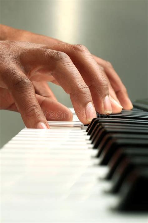 Französisch clavier, italienisch tastiera, älter auch tastatura; Das Weiße Elfenbein Und Die Schwarzen Tasten Eines ...