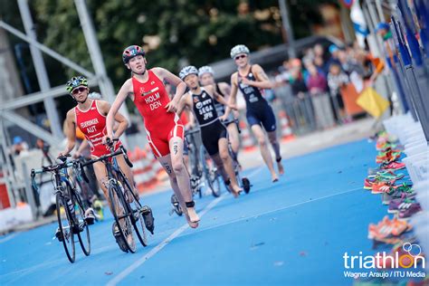 An absolutely wild start to the men's triathlon. Taylor Knibb repeats Junior World Title in Rotterdam ...