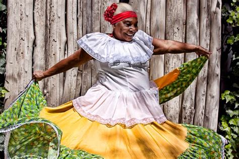 Es una de las bebidas alcohólica más antigua de américa del sur, consumida por los incas desde tiempo ancestrales, preparada a base de maíz fermentado. BAILES DE LA REGIÓN CARIBE : LOS BAILES DE LA REGIÒN CARIBE