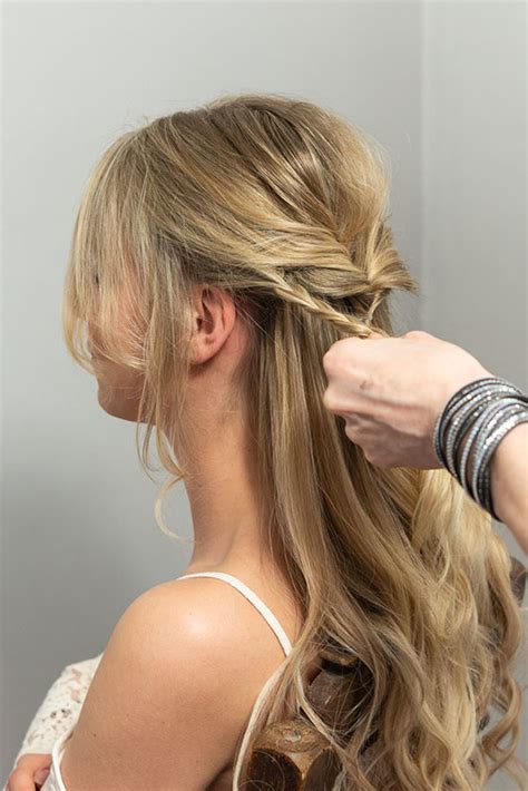 Eine zusätzliche offensichtlich frisur, die mühelos ist anziehen eine hochsteckfrisur. Frisuren mit Extensions: Festival Hairstyle geflochten ...