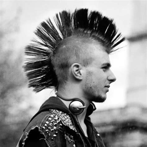 For almost half a century, punk has served as a complete lifestyle for the restless and ruthless. Esercizio di storytelling: le parole disturbanti