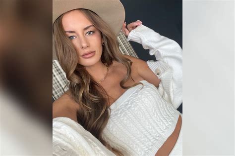 Последние твиты от alexis sharkey (@snarkysharkey). Social Media Influencer Alexis Sharkey Found Dead Along ...