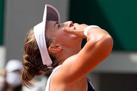 S tenisem jsem začala asi ve třech letech na kurtech v ivančicích, kam jsme s maminkou doprovázely mého. Krejcikova / Überraschungssiegerin bei den French Open ...