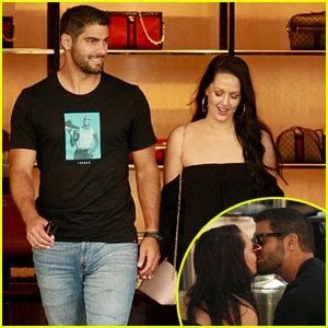 Young ashlyn rae takes whitezilla cock. 49ers' Jimmy Garoppolo Plants Kiss on Girlfriend Alexandra ...