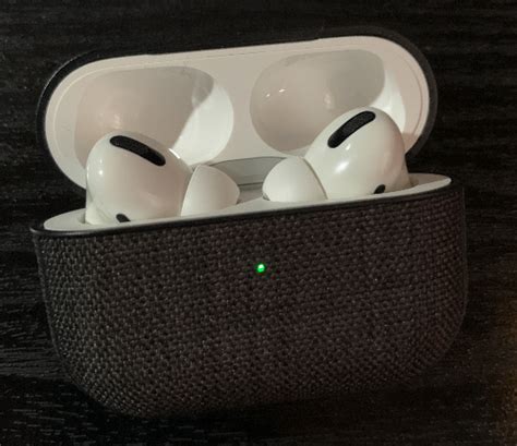 Airpods pro | opening case causes orange light to flash 3 times and then flash white (this repeats while open) (v.redd.it). AirPods Pro einteilige Hülle | Hardware | Forum ...