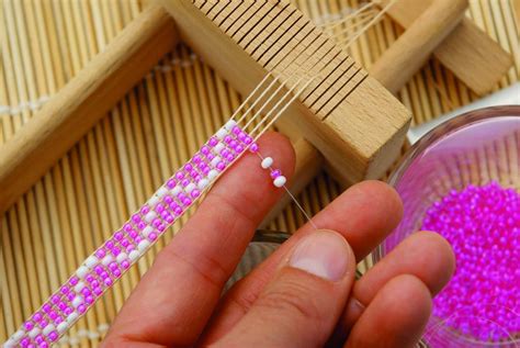 Какие нитки использовать для браслета из бисера