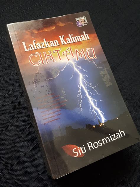 Kecetekan iman tengku hisham menyebabkan beliau menyalahkan anak bongsunya sebagai punca kematiaan isterinya. Mama AiNARiS: Lafazkan Kalimah Cintamu