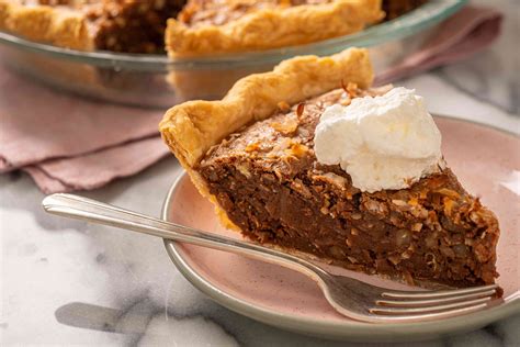 Here's an easy and classic recipe that everyone at the table will enjoy. Traditional Thanksgiving Pie ...