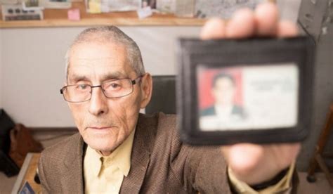 Los críticos te hablan de la cinta chilena que ha figurado en la temporada de premios el agente topo, sobre un abuelo que se va de espía a un asilo. 'El Agente Topo' se estrenará en TV abierta y en horario estelar