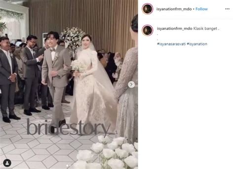 Isyana sarasvati bicara soal karier hingga musik. Pakai Gaun Backless, 5 Momen Resepsi Isyana Sarasvati dan ...