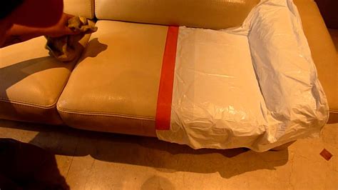 Pour recouvrir l'assise du canapé, rien de plus facile. produit cuir pour canape - YouTube