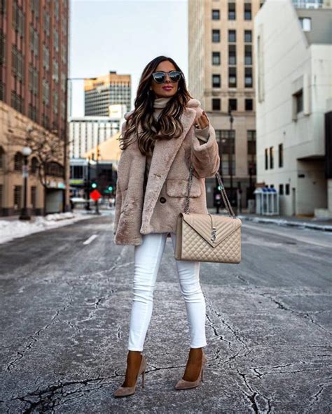 Warm and Stylish Winter Outfits in Neutral Colors - Style Motivation