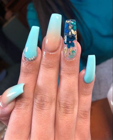 Learn how to create a flower mani at home, from poppies to daisies to dried flower art. 40+ Glam Dried Flower Nail Designs For Spring 2020 in 2020 ...