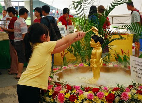 Devotees take steps on both knees, bowing at every third step as they pray for world peace, personal blessings and repentance. alaninsingapore: Vesak Day Celebration in Singapore