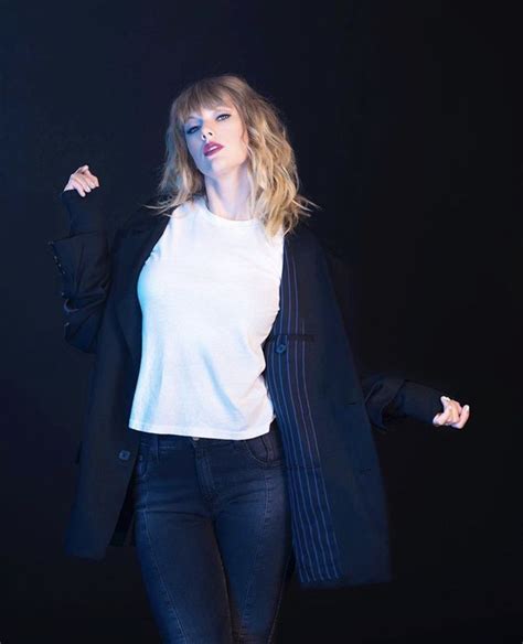 Being naturally slender and standing at a lofty 5ft 10in she doesn't have to try too hard to achieve that sought after waspish waist. Pin by Mitch on Taylor Swift | Taylor swift outfits, Long live taylor swift, Taylor swift pictures