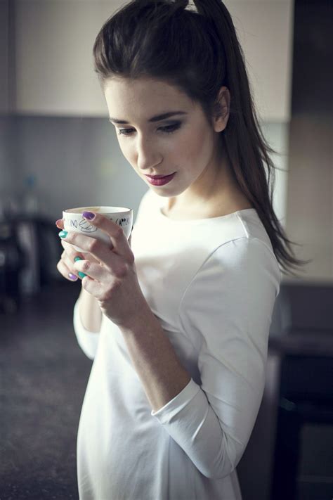 In questa serie magdalena grochowska interpreta cristina non dirlo al mio capo e' una serie televisiva prodotta a partire dal 2016. white dress with pleats photo: Marta Miklińska model ...