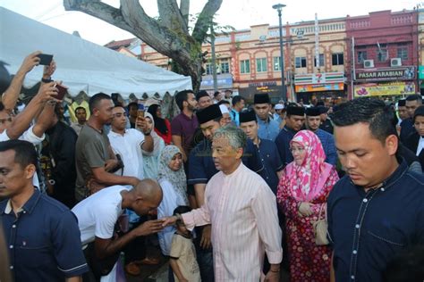 Bank rakyat indera mahkota no b56 b58 persiaran sultan abu bakar 25200 kuantan. SPB Yang Di-Pertuan Agong dan Raja Permaisuri berbuka ...