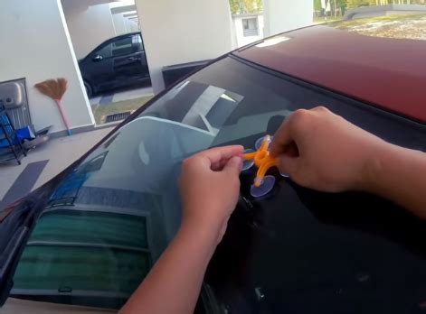 Sementara nak tukar yang baru, meh kita diy dulu supaya wd40 #wiper #kereta #diy #lifehacks okay jom cuba baiki wiper kereta korang dengan. Cara Baiki Cermin Kereta Retak Dengan Mudah. Guna Modal ...