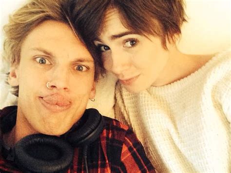 Reddit gives you the best of the internet in one place. Räumliche Trennung: Lily Collins vermisst ihren Jamie ...