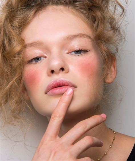 Topical as well as systemic. Ernährung bei Rosacea: Mit Diät die Gesichtsrötungen ...