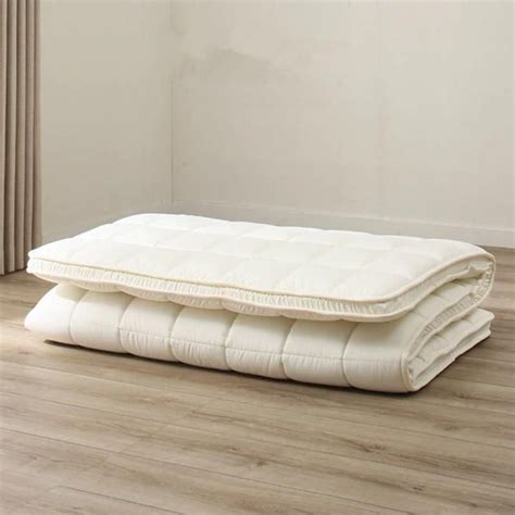 The ideal thickness of a mattress is about eight inches because it provides stability and comfort. Japanese Traditional Floor Futon Tatami Mattress Classical ...