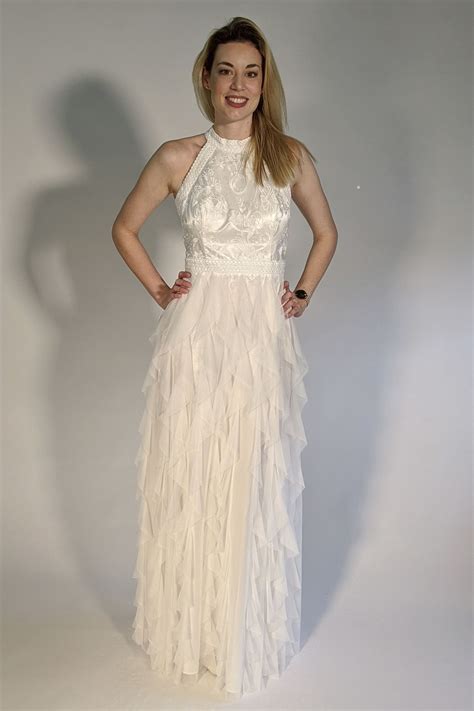 Maybe you would like to learn more about one of these? Langes Standesamtkleid Rüschen Häkelspitze Vera Mont Ivory ...
