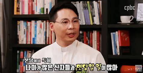 Jun 01, 2014 · 『국내 및 해외 토렌트 사이트가 이 한 자리에』 저마다의 일곱 살을 가슴에 품은 채 어른이라는 이름으로 살아가는 이들이 살인사건이 일어난 건물에 모여 살게 되며 시작되는 이야기 우리는 4개의 웹하드, 6개의 서치엔진과 20여개의 토렌트 사이트 그리고 4개의 다시보기 사이트로 운영을 합니다. 신부님(가톨릭 사제)이라서 겪게 되는 편견은? -나이- - 스퀘어 ...