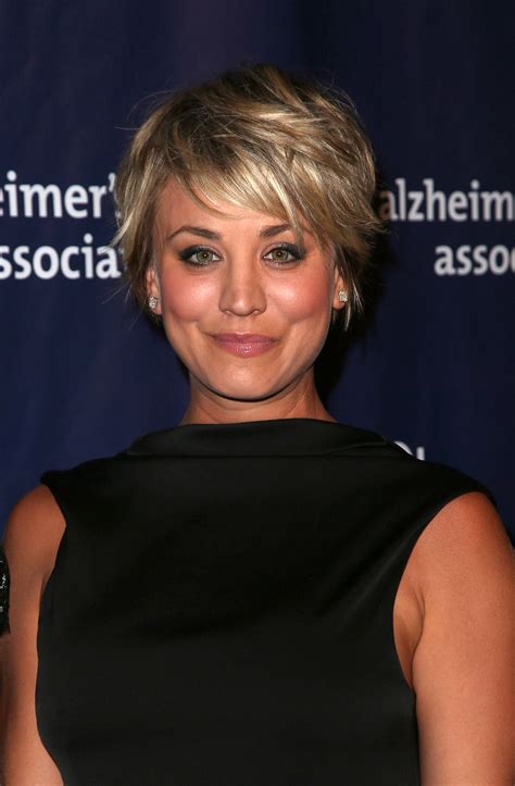 Kaley cuoco 2015 hairstyles pixie hairstyles pixie haircut pixie cut short pixie briana cuoco short hair cuts short hair styles. Pin en hair ideas