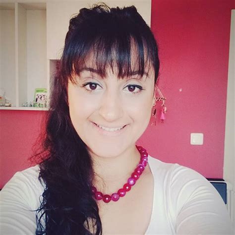 Ile ilgili tüm haberleri, son dakika haber ve gelişmelerini bu sayfamızdan takip edebilirsiniz. Hayat Sırları Şirin'in (Ecem Erkek) Göz Rengi Nedir ...