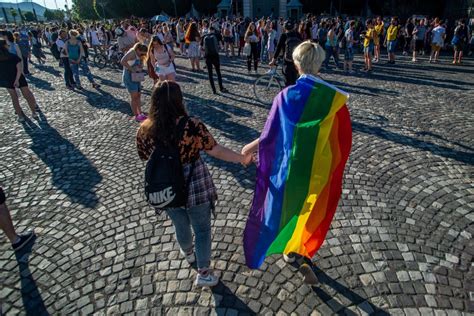 Ungarns parlament hatte am dienstag vergangener woche ein gesetz verabschiedet, das werbung für homosexualität oder geschlechtsangleichungen bei minderjährigen verbietet. Homosexuelle Archives - Ungarn Heute