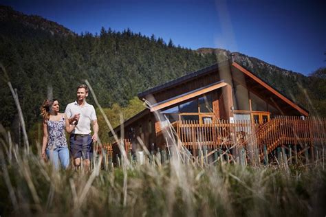 Penguin's top 10 holiday lodges and log cabins with a private hot tub in scotland. Dog friendly Loch Lomond Hot Tub Lodge for couples in ...