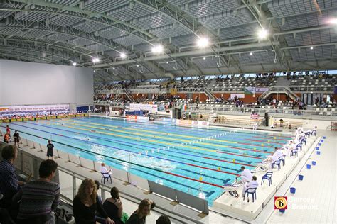 Pieter van den hoogenband encabeza, tras 15 meses sin competir, las semifinales de 200 metros, interrumpidas por una tormenta. Pieter van den Hoogenband zwembad - ONK Zwemmen 2011 | Flickr