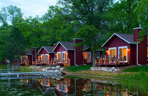 Our lakeside cabins and upscale lodges range from cozy classic. 10 Classic Midwest Lake Resorts for Families | Minnesota ...