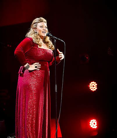 Sarah dawn finer väljs in i hall of fame för sina insatser med omåttligt populära 'i remember love' (2007) och 'moving on' (2009), som har gjort henne till balladdrottning i melodifestivalen. Sarah Dawn Finer, Konserthuset (Göteborg) - ROCKFOTO