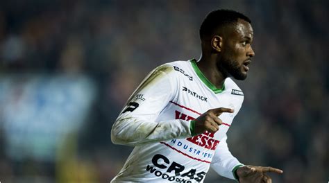 Larin, 22, was going the wrong way on orange avenue near lake. Cyle Larin to stay at Zulte Waregem? - Club sees striker as a potential asset | Transfermarkt