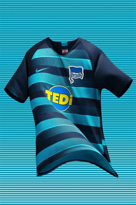 Check out our wide selection of bundesliga football kits, including this nike hertha berlin home shirt 2020 2021. 2018/19 Hertha Berlin Stadium Away Kit (com imagens ...