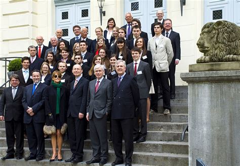 Akce se zúčastnil i prof. Universität Düsseldorf: Die Gesellschafterversammlung der ...