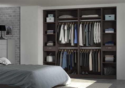 Pièce commune utilisée de manière individualisée, le dressing se doit d'être un espace fonctionnel mais aussi pratique. Épinglé sur deco bois