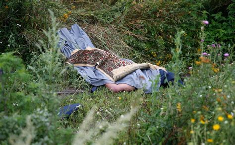 The dutch government declared a day of national mourning as the country prepared for the arrival of the first bodies in the afternoon. The final indignity: Bodies of MH17 crash victims tossed ...