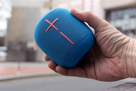 Speaker bluetooth adalah pilihan terbaik untuk mendengarkan musik di mana pun anda berada. 10 Speaker Bluetooth Terbaik dengan Suara Paling Ngebass